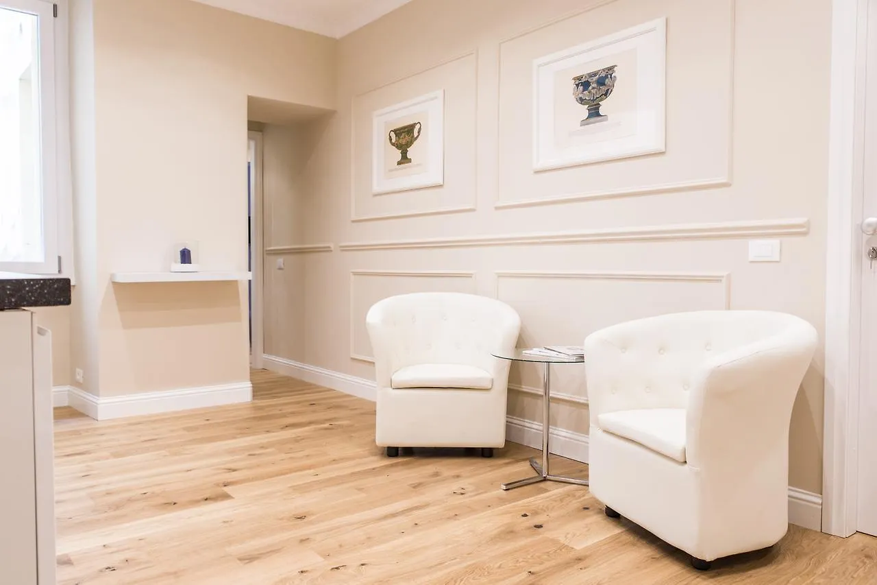 Nazionale Palace Suites Roma 2*,  Italia